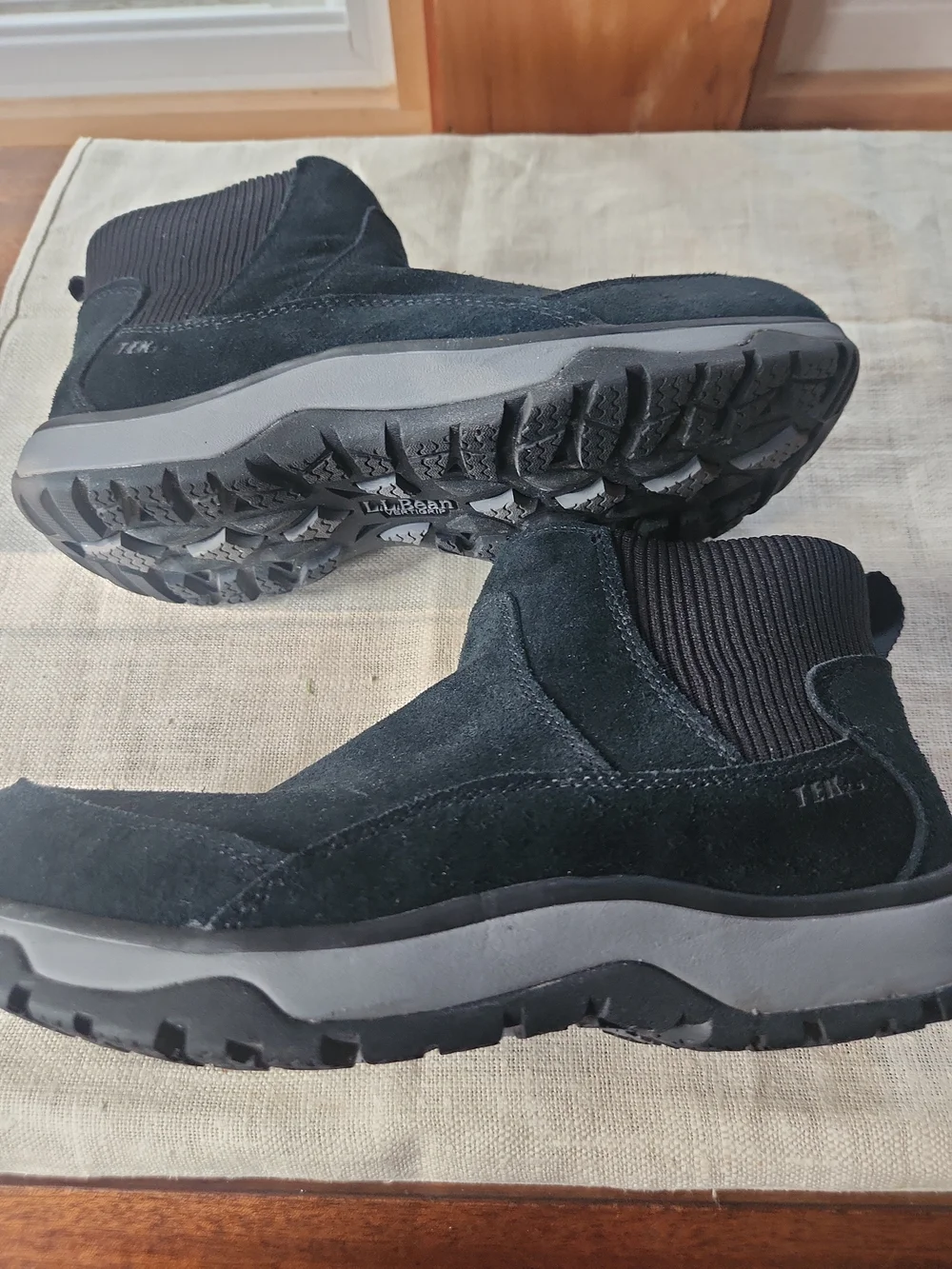 Womens 8 Black Slip-On Suede LlBeanBoot-Sneakers